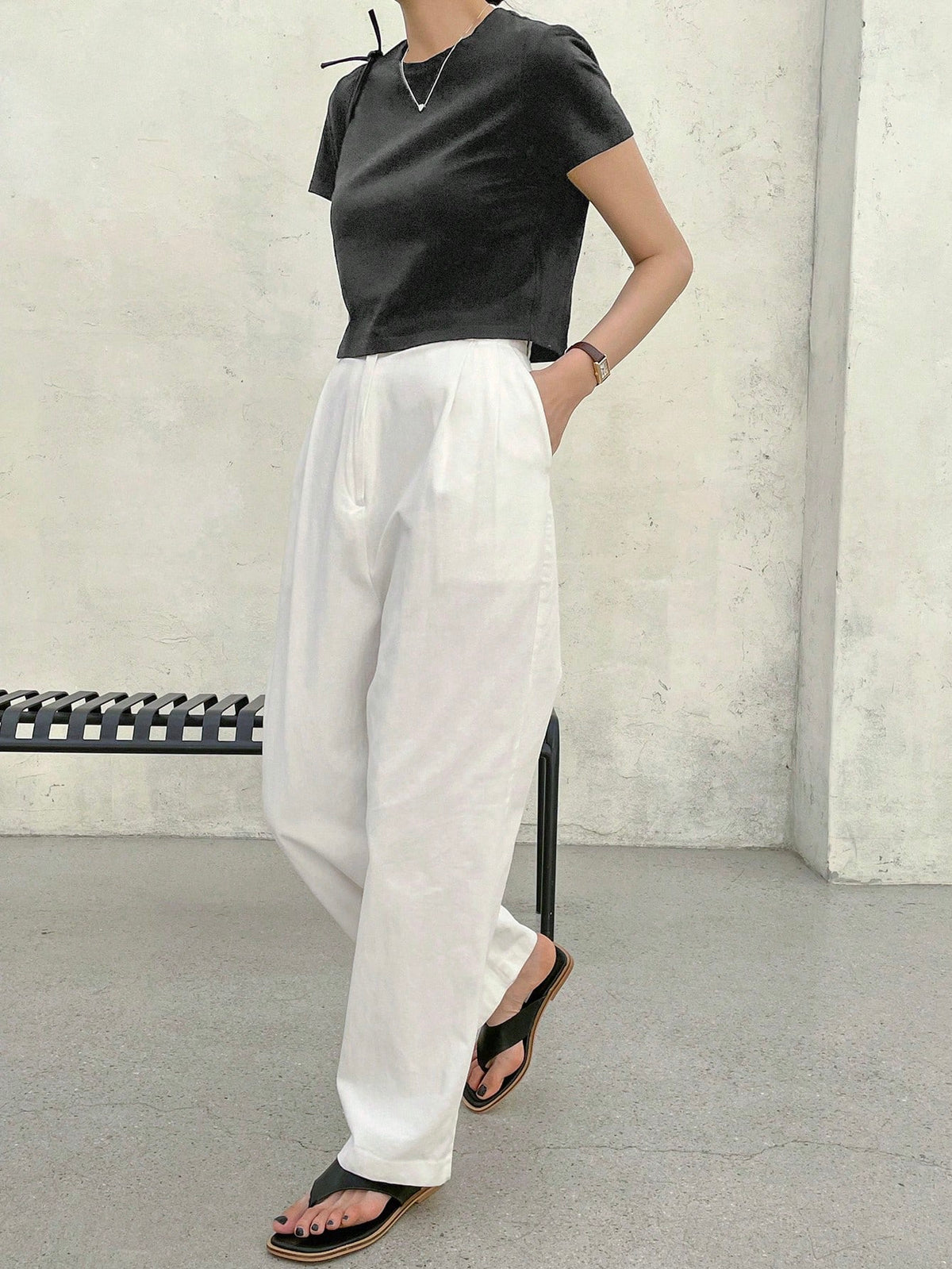 Dazy-Less Camiseta corta de cuello redondo de estilo "Old Money" para mujer, ropa de trabajo informal de verano