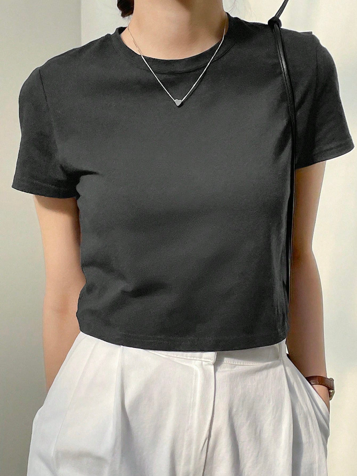 Dazy-Less Camiseta corta de cuello redondo de estilo "Old Money" para mujer, ropa de trabajo informal de verano