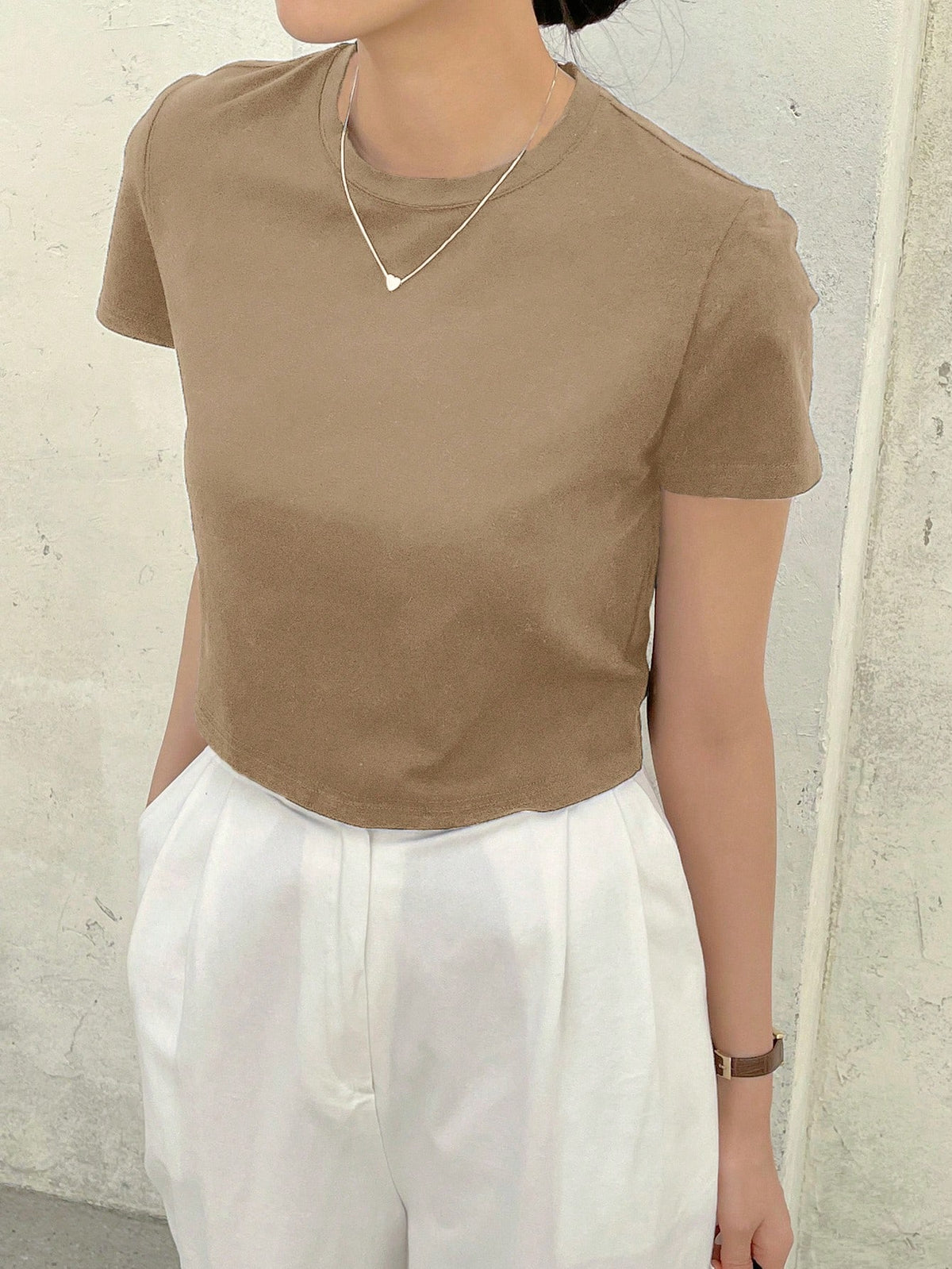 Dazy-Less Top corto de cuello redondo de un solo color, estilo Old Money para el verano, casual de negocios para mujer