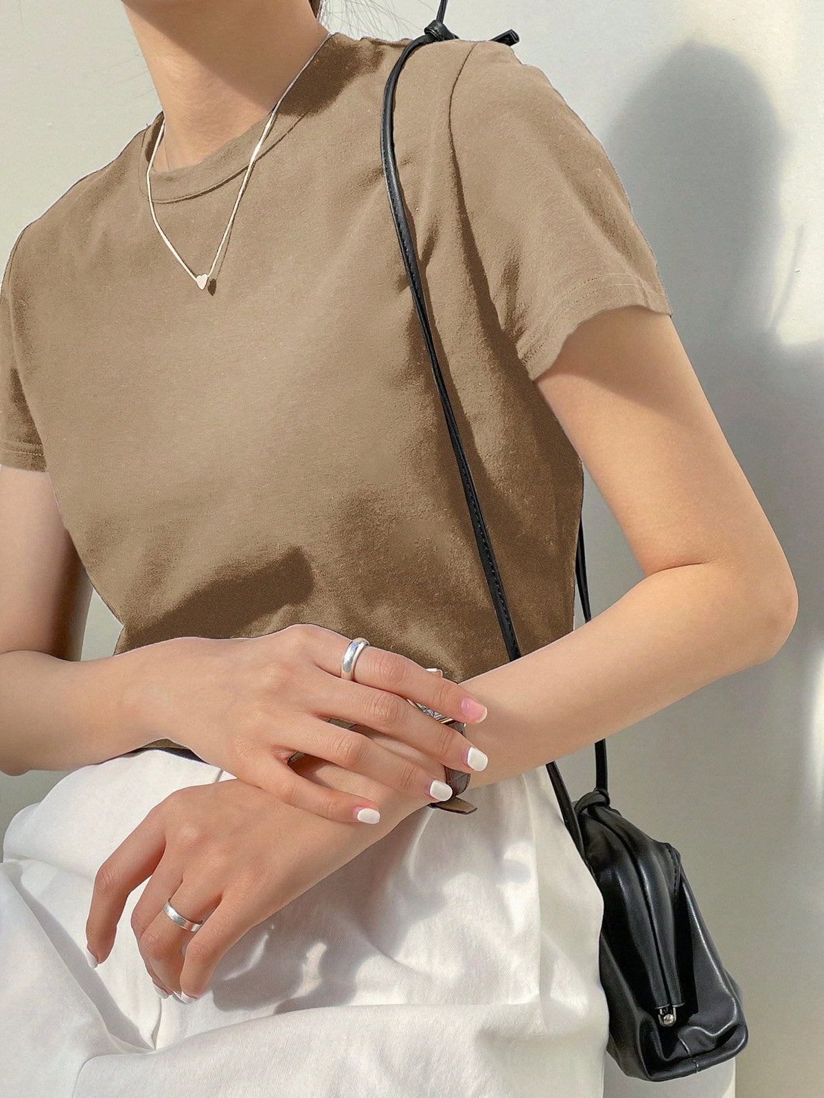Dazy-Less Top corto de cuello redondo de un solo color, estilo Old Money para el verano, casual de negocios para mujer