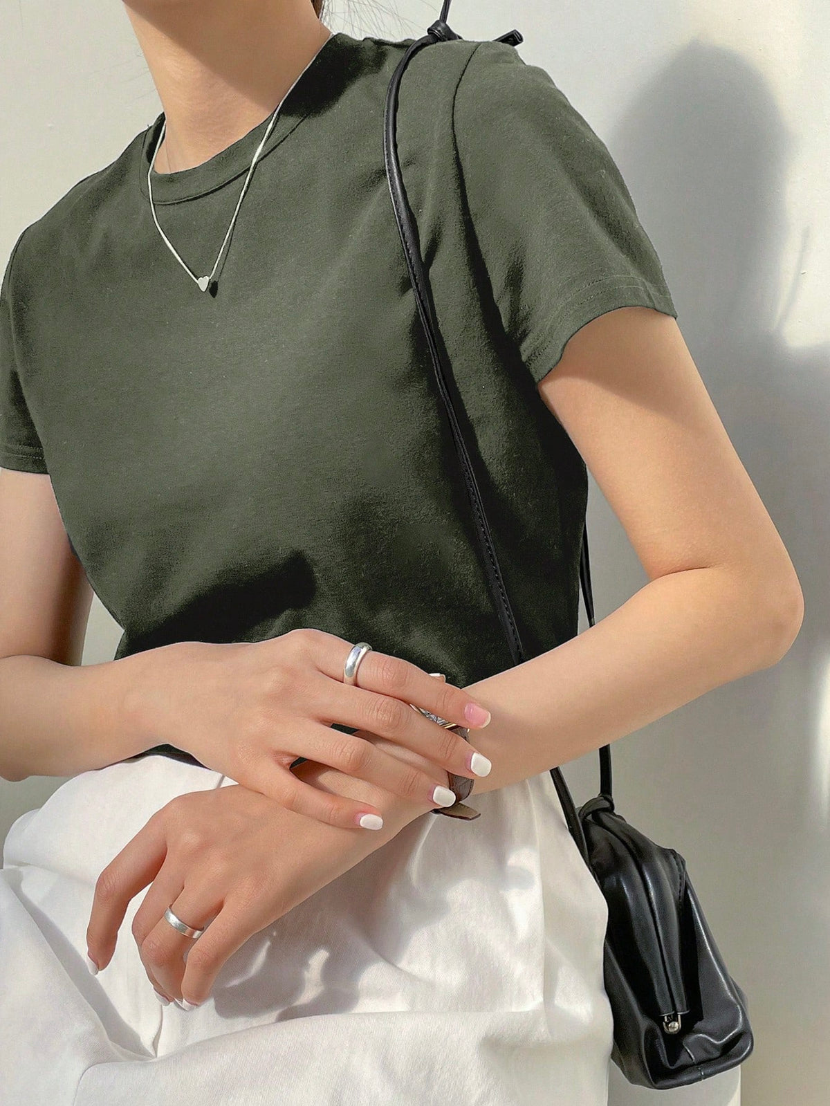 Dazy-Less Camiseta corta de cuello redondo de color sólido, estilo "Old Money", ropa casual de verano para mujer en el trabajo