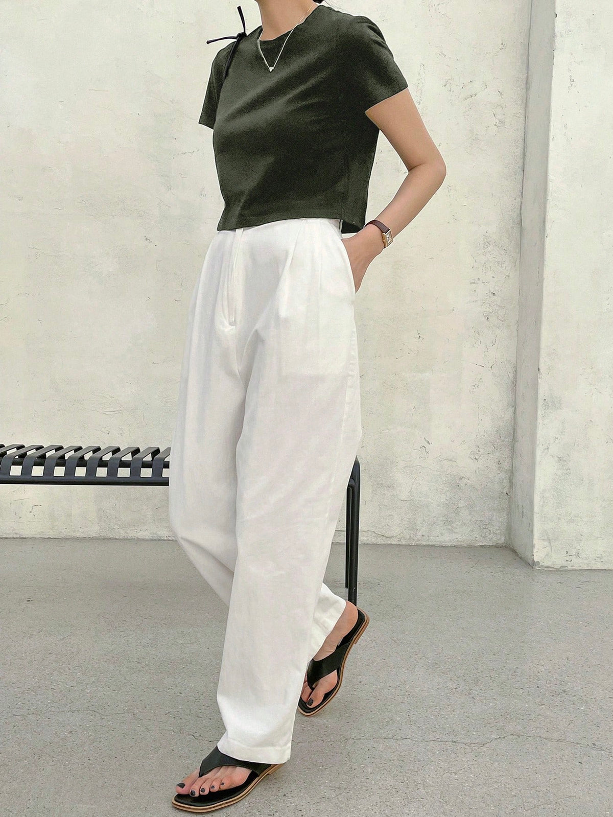 Dazy-Less Camiseta corta de cuello redondo de color sólido, estilo "Old Money", ropa casual de verano para mujer en el trabajo