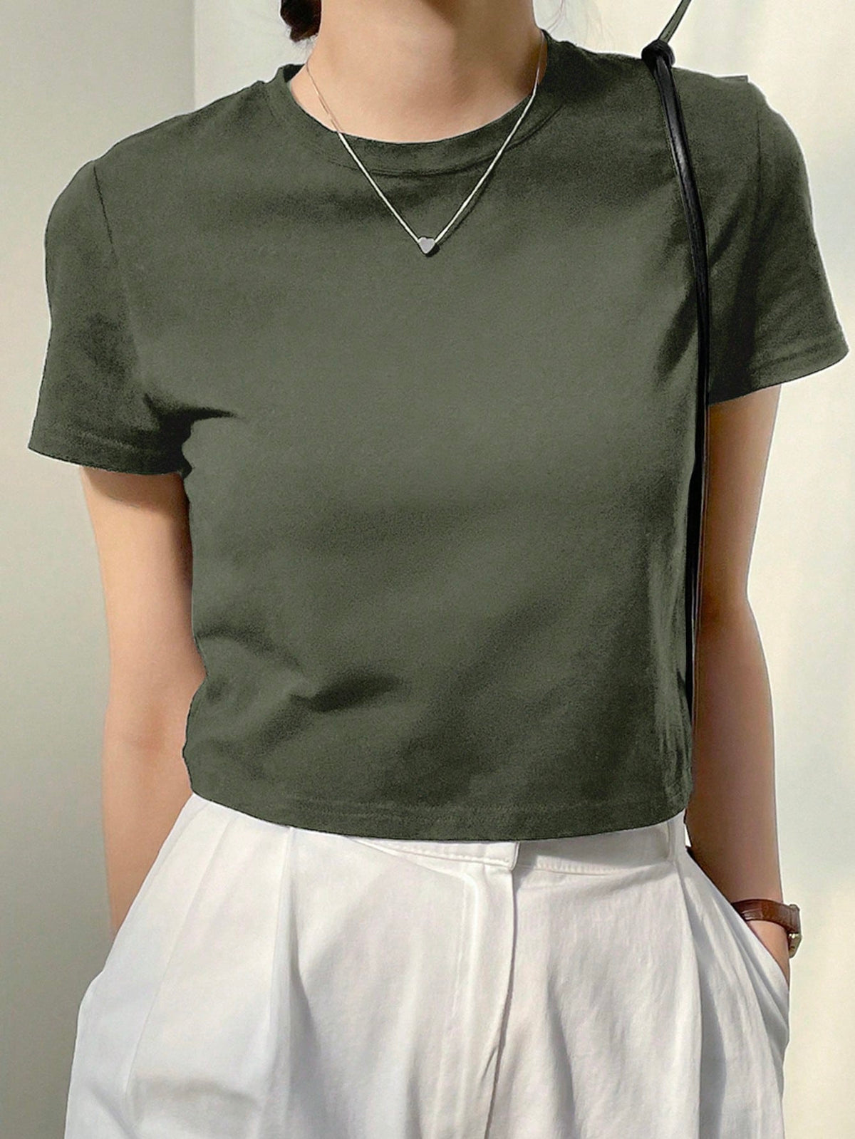 Dazy-Less Camiseta corta de cuello redondo de color sólido, estilo "Old Money", ropa casual de verano para mujer en el trabajo