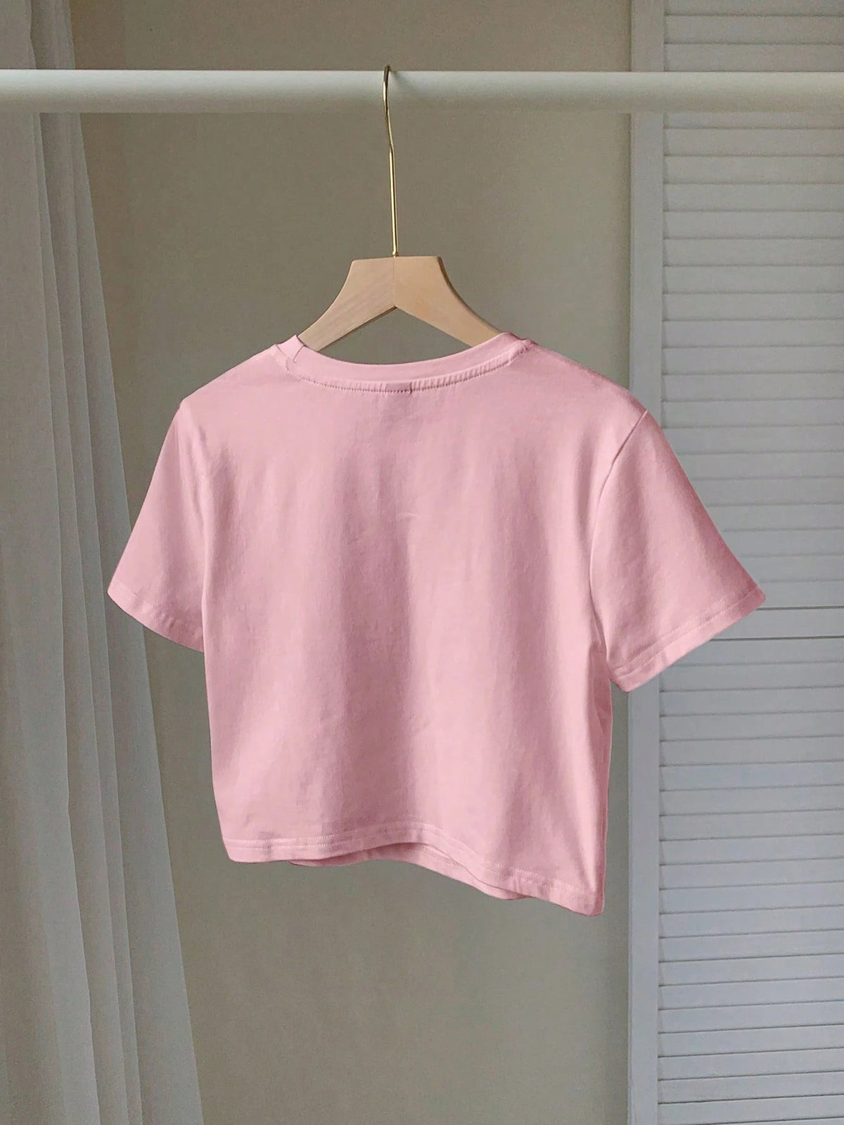 SHEIN EZwear Camiseta corta de manga corta de corte ceñido con diseño de lazo y patrón lindo, de cuello redondo, adecuada para el verano