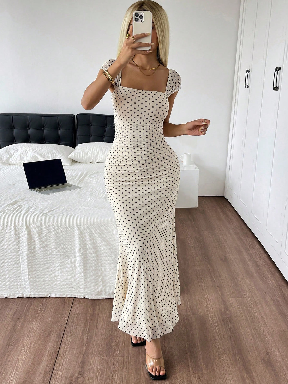 SHEIN EZwear Vestido largo plisado de mujer con malla blanca y negra a lunares, con bajo de cola de pez, para verano y vacaciones, fiesta de té, brunch, romántico y elegante
