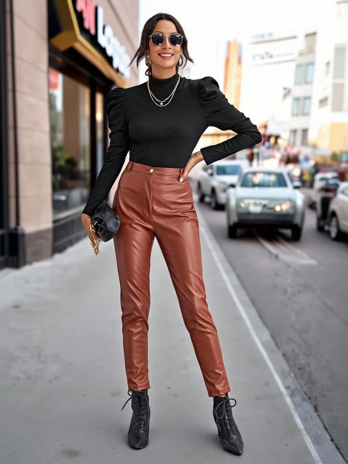 Editum Blusa negra con cuello alto y mangas abullonadas