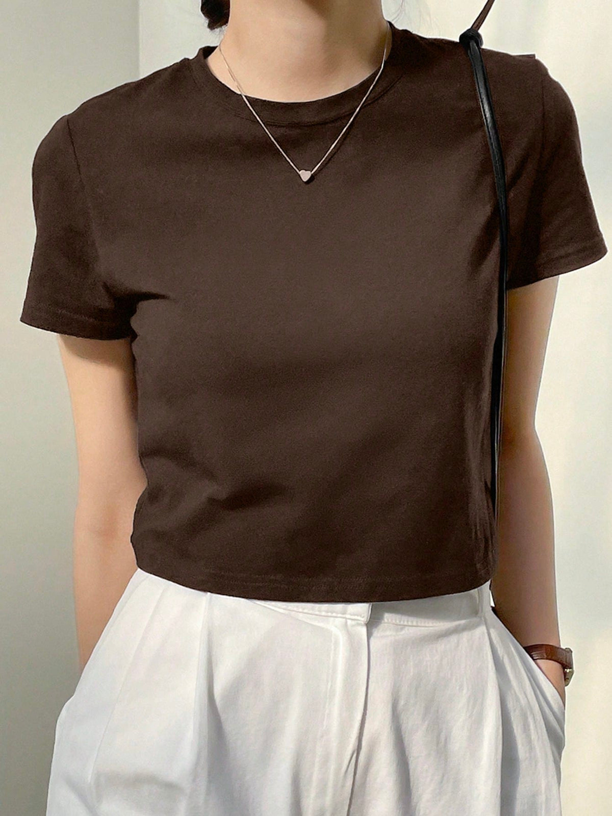 Dazy-Less Camiseta corta de cuello redondo de color sólido, estilo "Old Money", ropa casual de verano para mujer en el trabajo