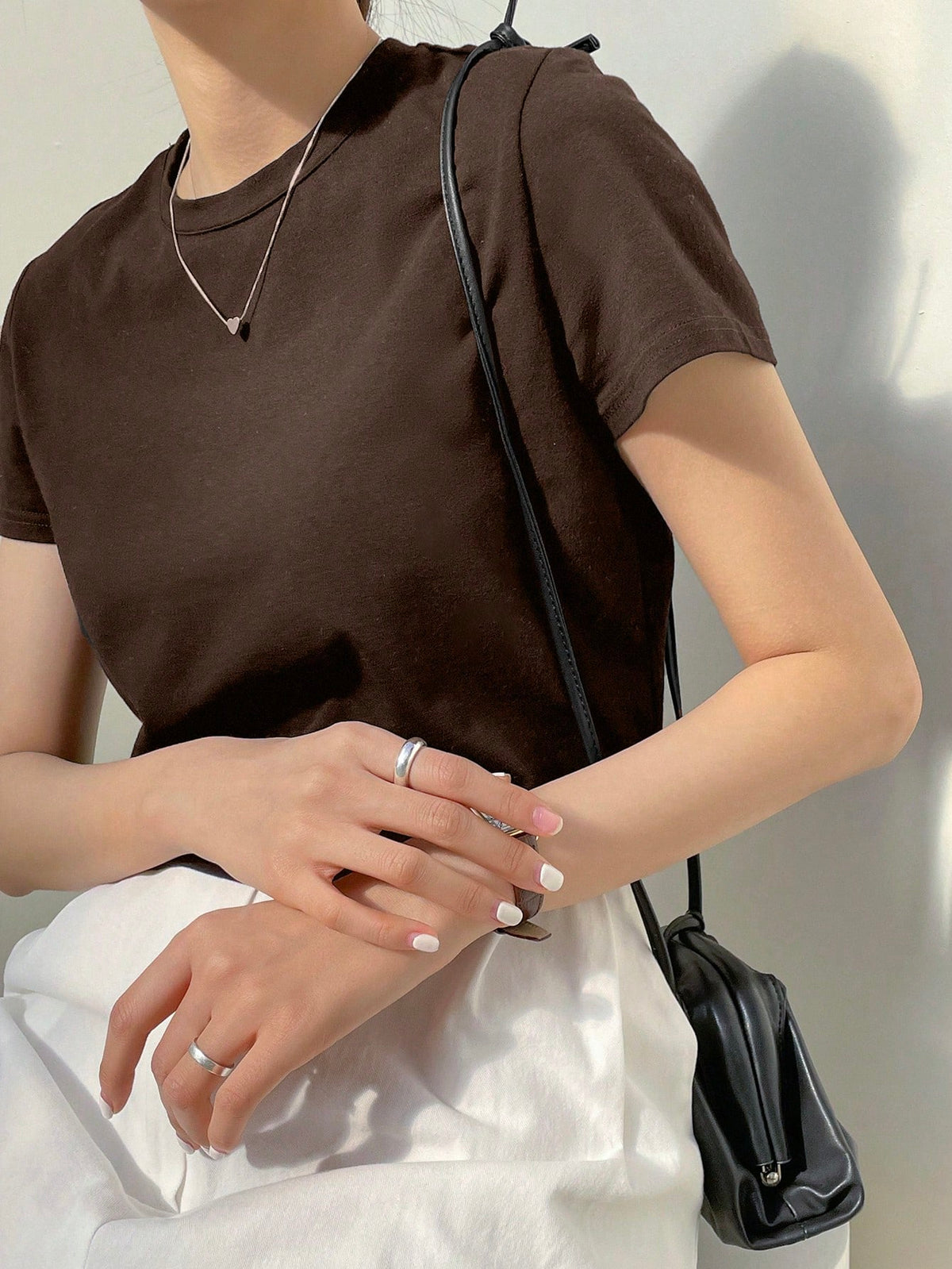 Dazy-Less Camiseta corta de cuello redondo de color sólido, estilo "Old Money", ropa casual de verano para mujer en el trabajo