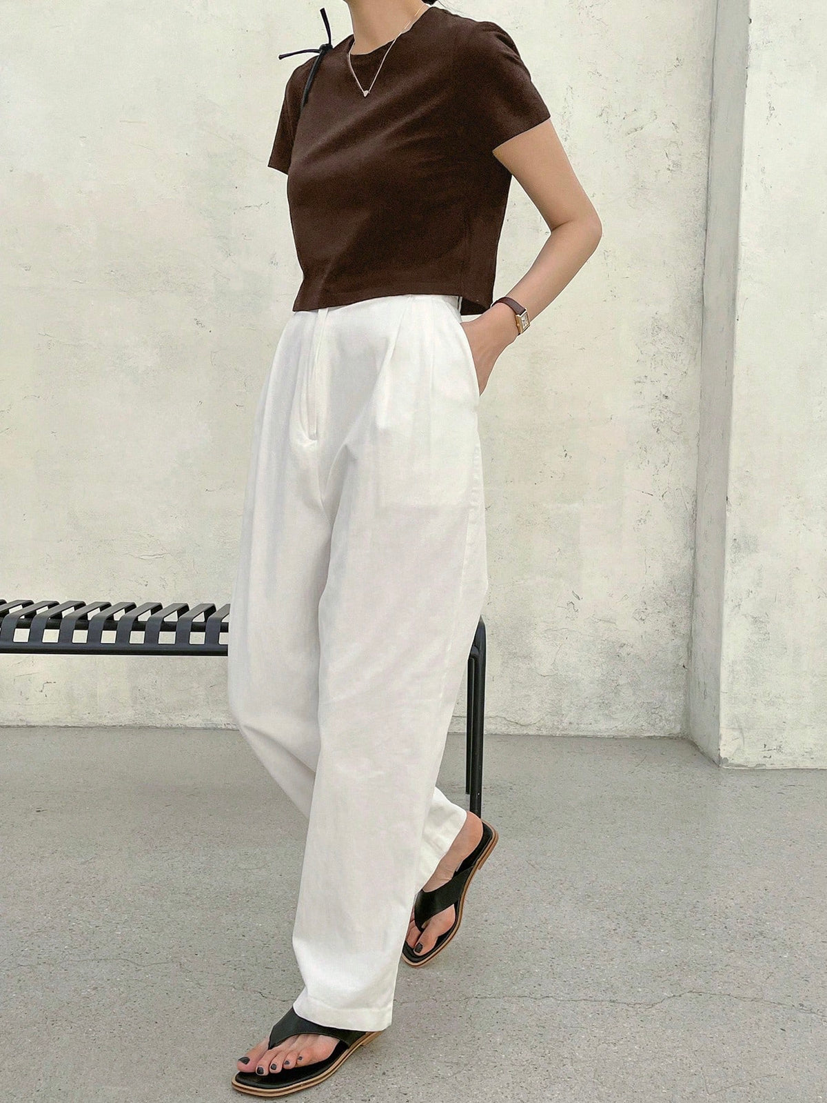 Dazy-Less Camiseta corta de cuello redondo de color sólido, estilo "Old Money", ropa casual de verano para mujer en el trabajo