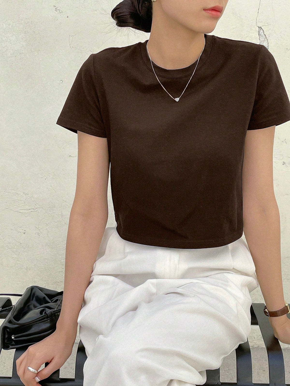 Dazy-Less Camiseta corta de cuello redondo de color sólido, estilo "Old Money", ropa casual de verano para mujer en el trabajo