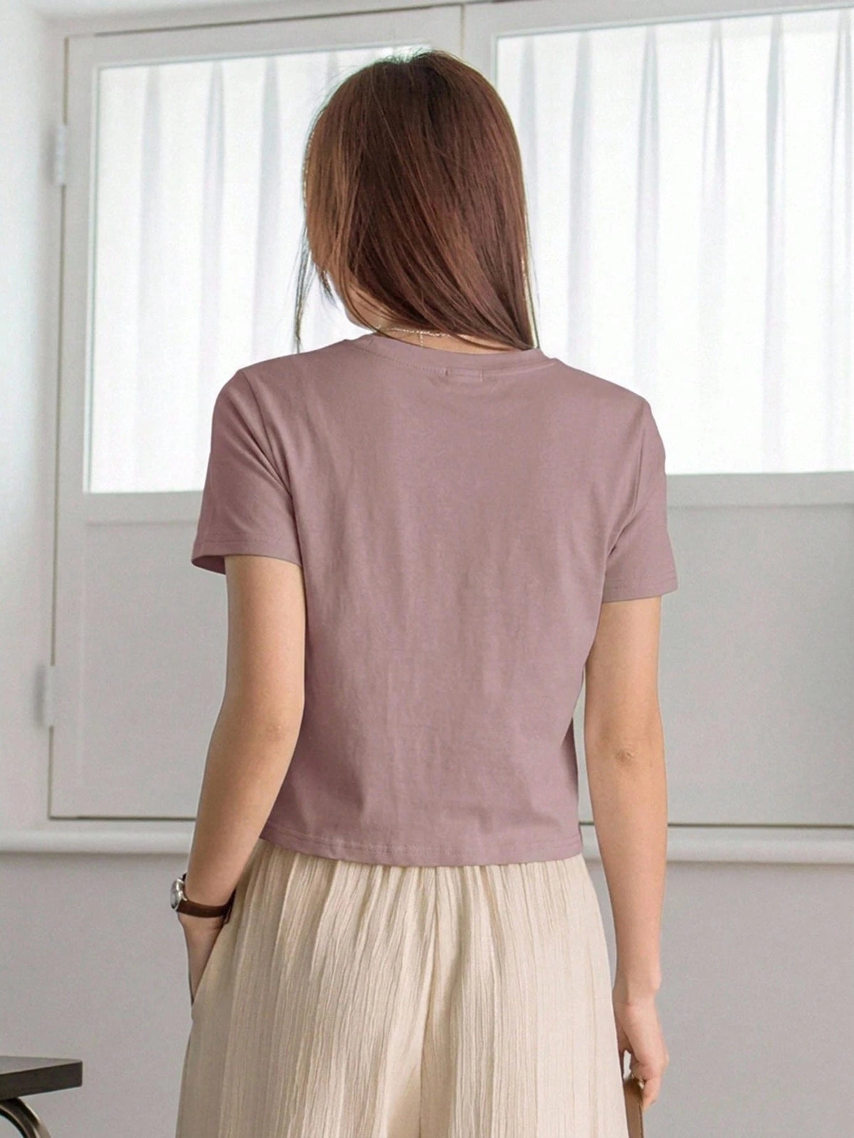 Dazy-Less Camiseta de manga corta de cuello redondo de unicolor casual de verano, Crop Tops de mujer de negocios casual ropa de trabajo para mujer