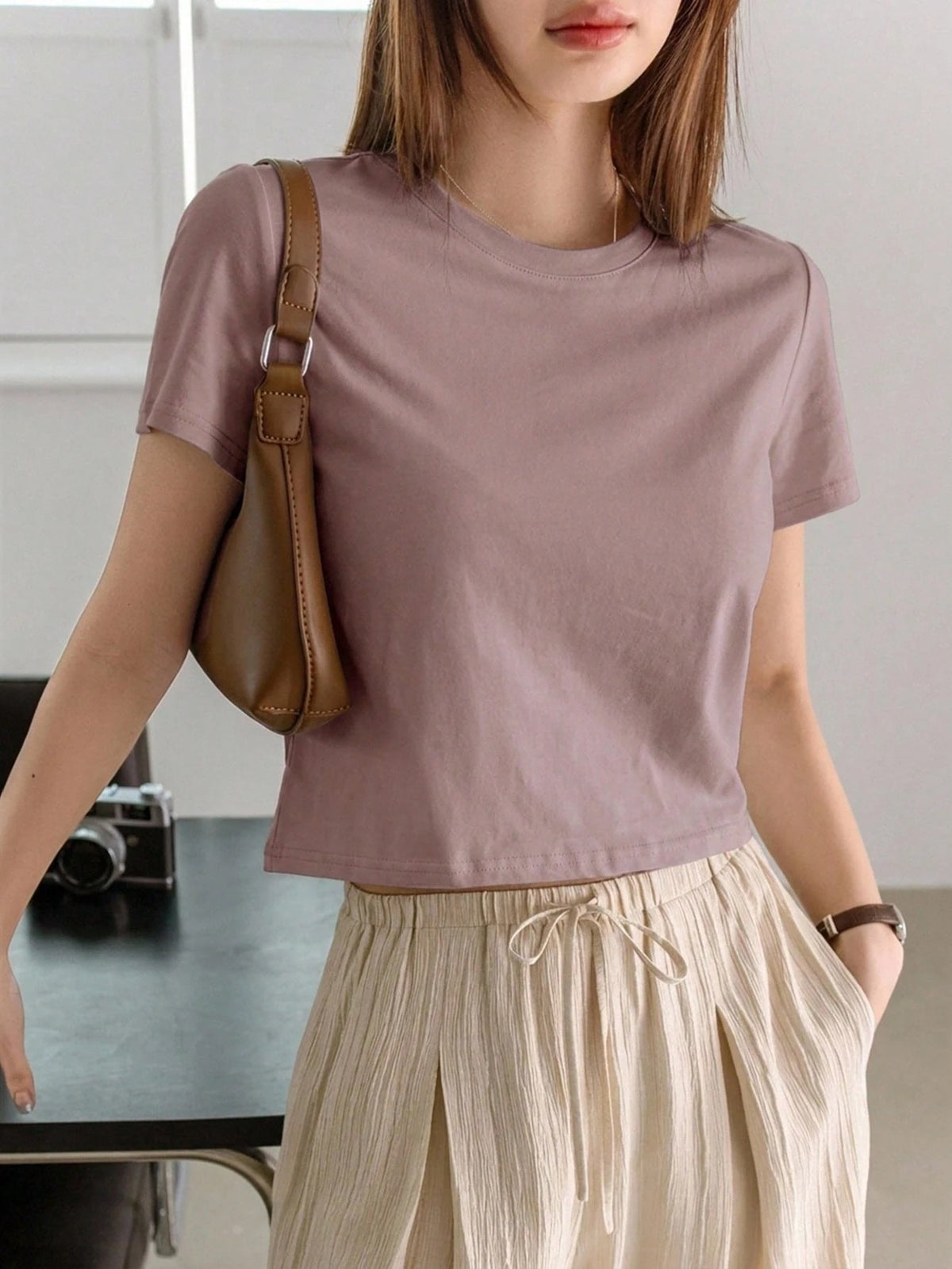 Dazy-Less Camiseta de manga corta de cuello redondo de unicolor casual de verano, Crop Tops de mujer de negocios casual ropa de trabajo para mujer