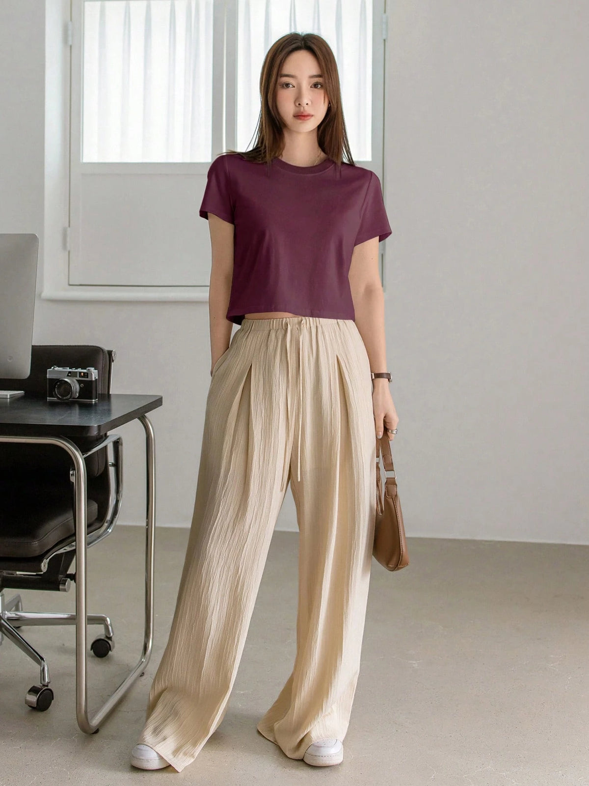 Dazy-Less Camiseta de mujer de unicolor, cuello redondo, manga corta, estilo casual de verano, estilo "Old Money", ropa casual de negocios para mujer