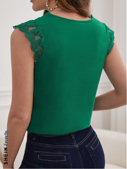 SHEIN Frenchy Top De Verano Con Malla De Bordado Floral En Contraste Y Borde De Onda Decorado