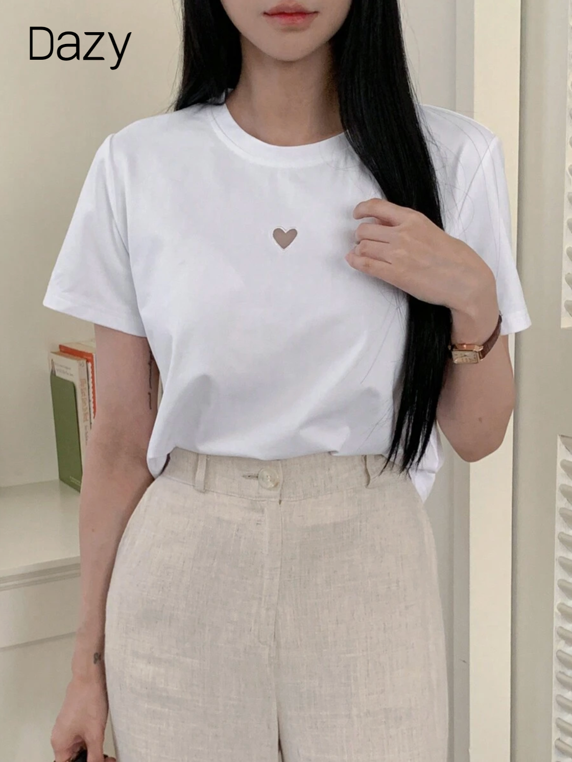 DAZY Camiseta casual de verano de mujer con cuello redondo y mangas cortas con detalle de corazón hueco