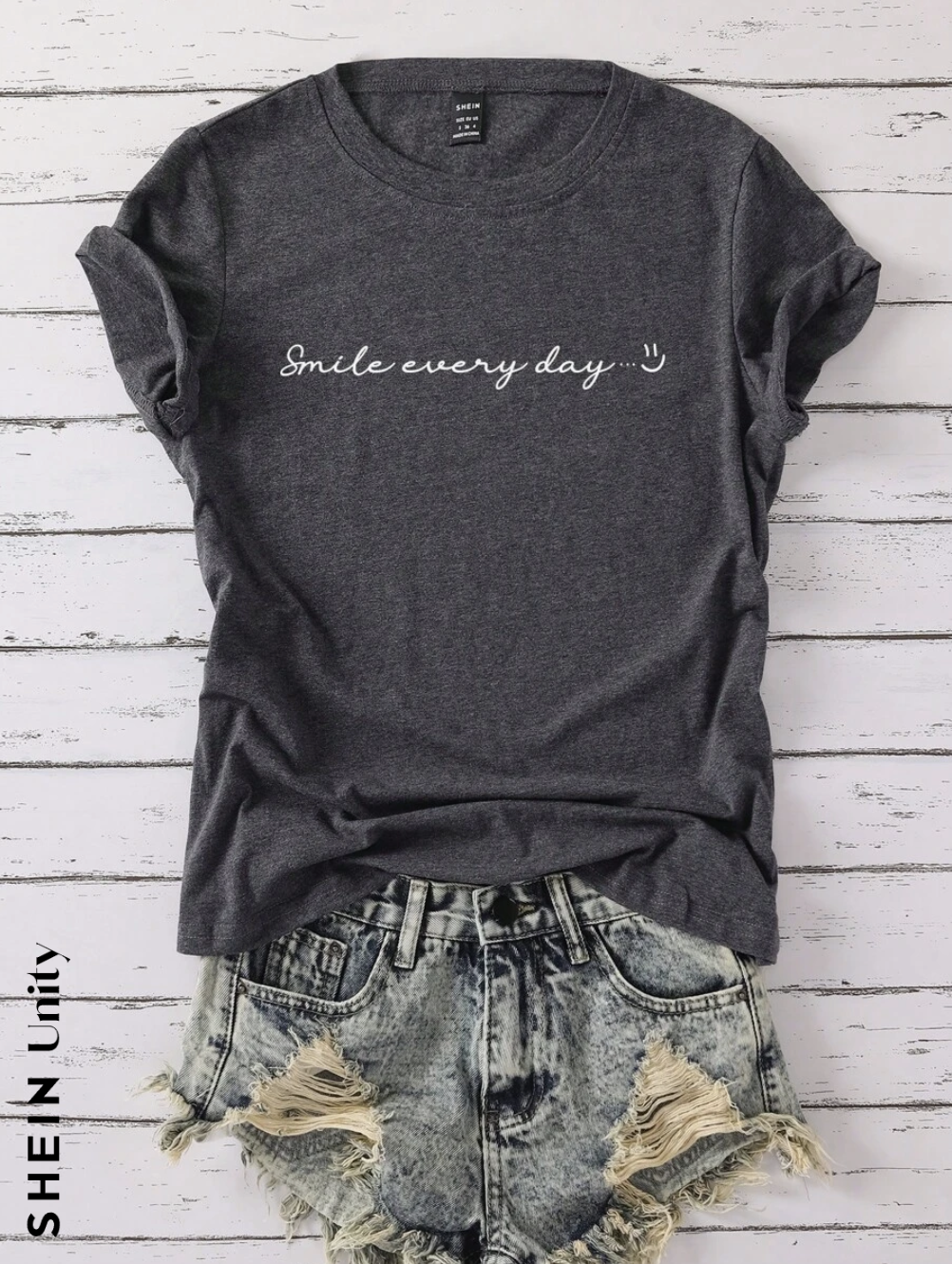SHEIN Unity Camiseta de mujer de manga corta con estampado de letra "Sonríe cada día" Camisetas gráficas para mujeres