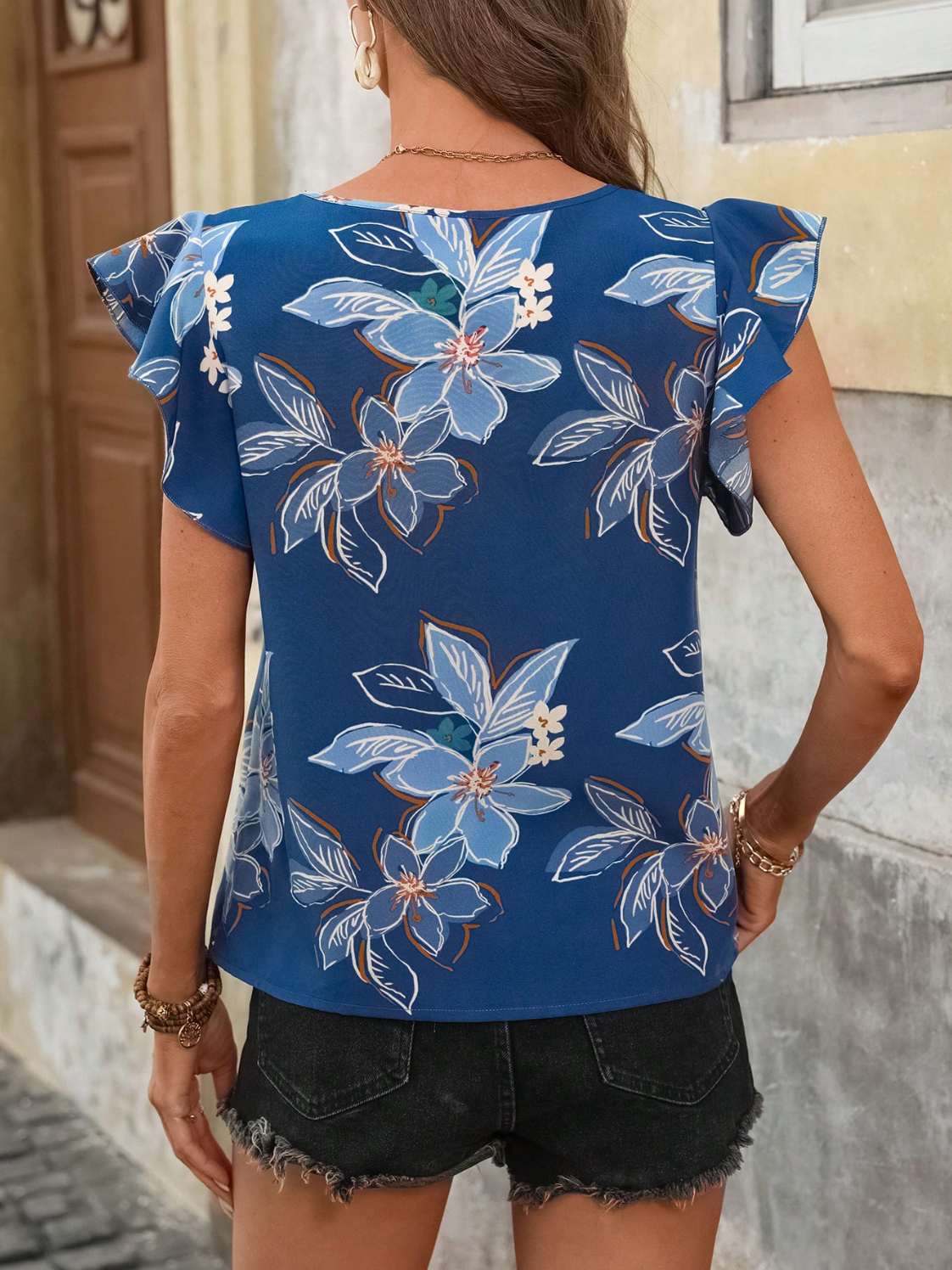 SHEIN Clasi Camisa elegante de mujer de verano con estampado floral de gran hoja de loto, de manga corta y ajuste ceñido, adecuada para varias ocasiones, se puede usar para ocio diario, viajes y commuting.